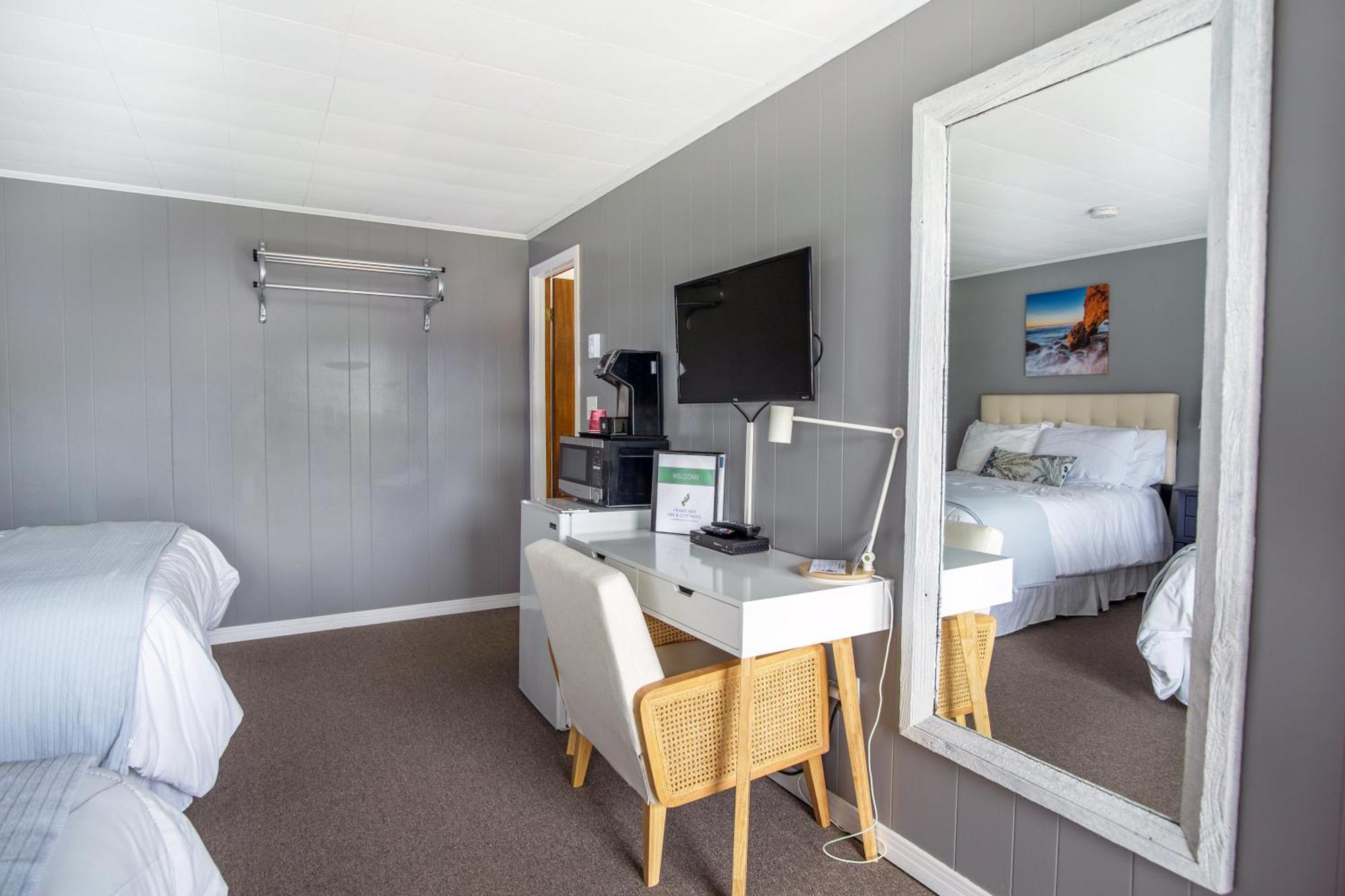 Friars Bay Inn & Cottages Welshpool Habitación foto
