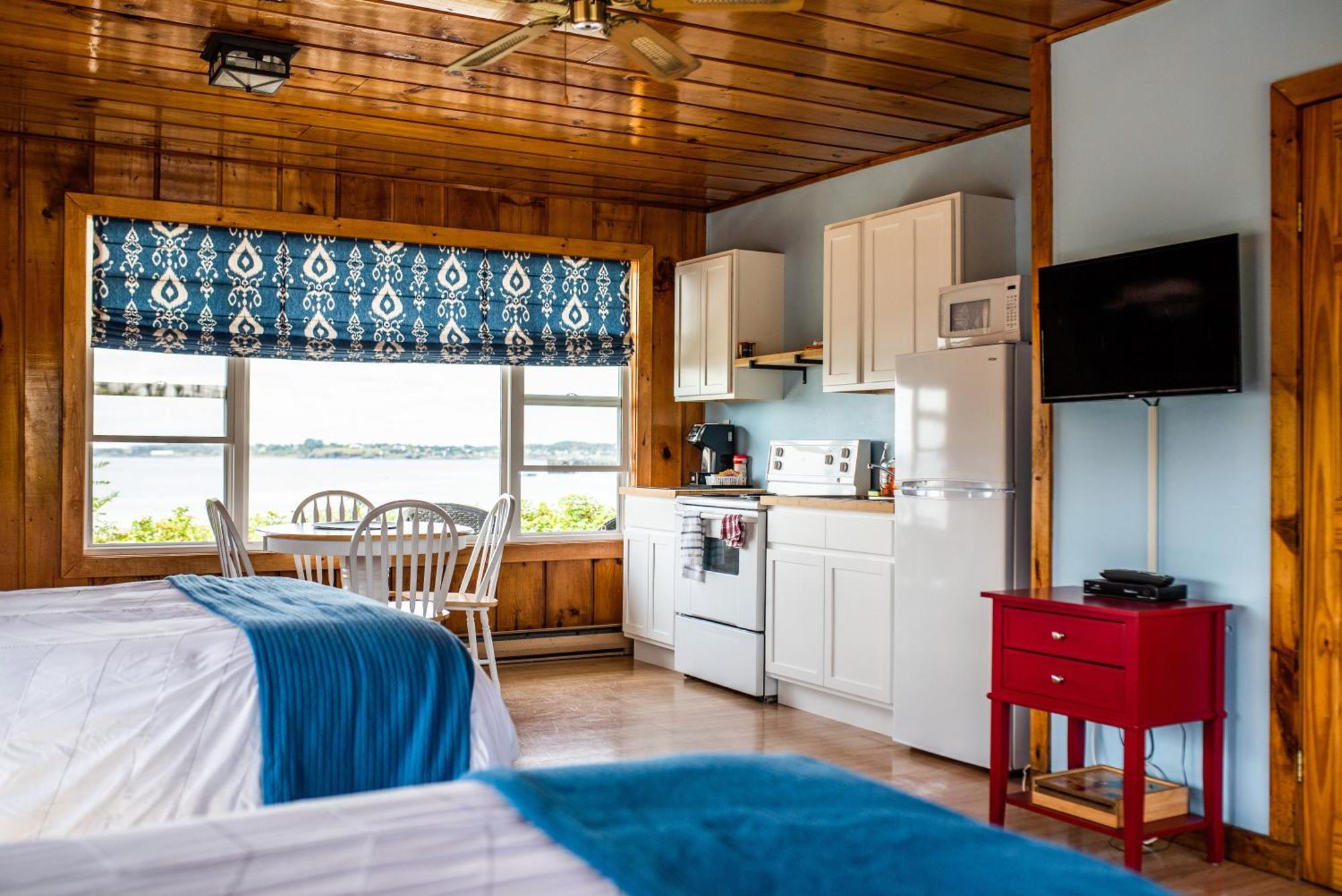 Friars Bay Inn & Cottages Welshpool Habitación foto